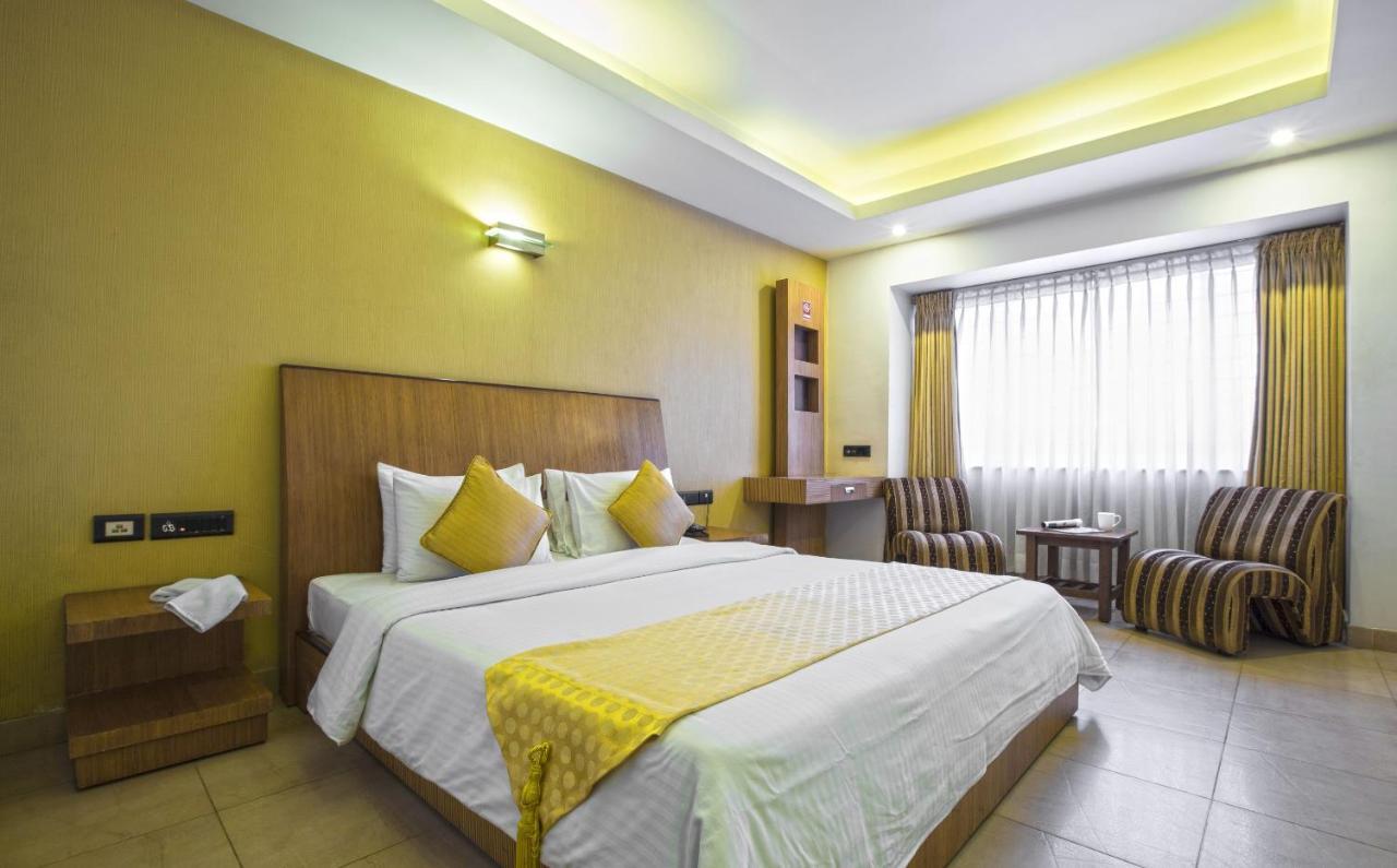 The Castello Residency Hotel Коимбаторе Екстериор снимка