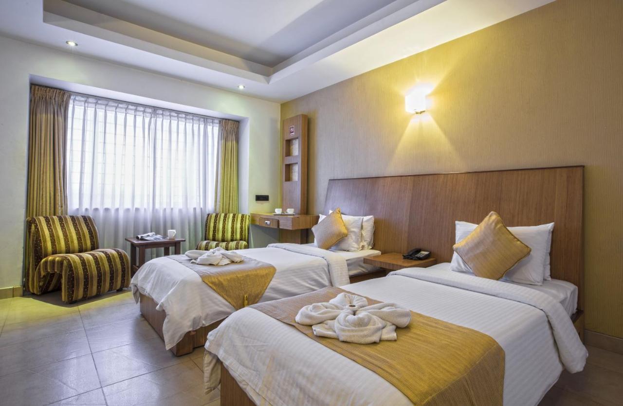 The Castello Residency Hotel Коимбаторе Екстериор снимка