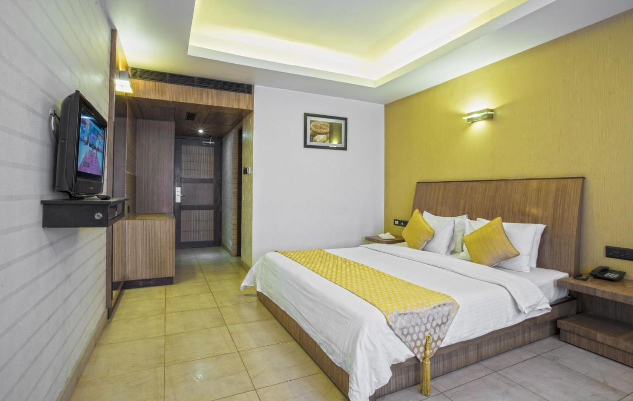 The Castello Residency Hotel Коимбаторе Екстериор снимка